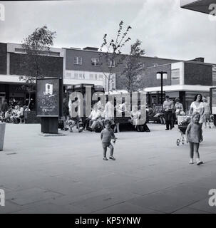 Romford Essex en Angleterre. Photographié juillet 1970 mais les numérisations effectuées en 2017 Petite ville de marché à l'Est de Londres adopte l'architecture moderne à partir de la fin des années 1960 à 1970. Banque D'Images