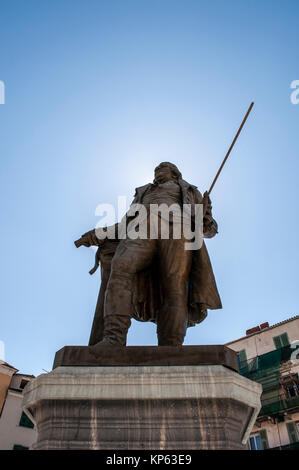 Corse : statue de Pascal Paoli, général et homme politique corse considéré comme père de la patrie, dans la place homonyme, place Paoli à Corte Banque D'Images