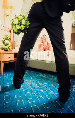 Hotelzimmer im Brautpaar - mariage couple in hotel room Banque D'Images