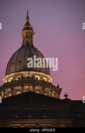 Bâtiment de la capitale de l'État du Michigan Dome au coucher du soleil à Lansing Banque D'Images