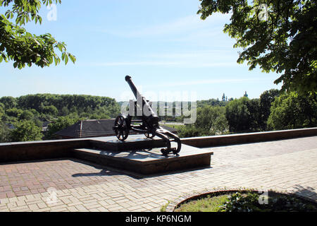 Old cannon dans le parc de Chernihiv Banque D'Images