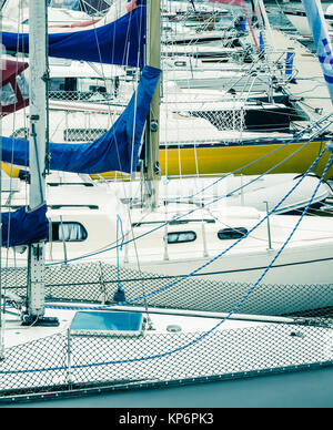 Amarré à un yacht dans le port Banque D'Images