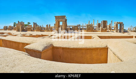 Le site de l'ancienne Persépolis comprend de nombreux vestiges de palais et bâtiments de cérémonie, l'Iran. Banque D'Images