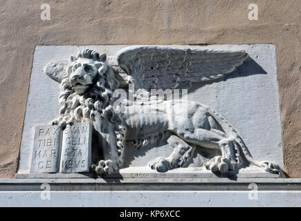 Lion ailé de secours sculpté à Venise, 2017. Banque D'Images
