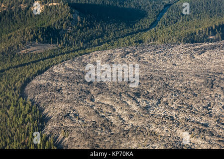 Voir de gros débit progressif Obsidion de Paulina Peak National Monument Volcanique Newberry, centre de l'Oregon, USA Banque D'Images