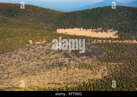 Voir de gros débit progressif Obsidion de Paulina Peak National Monument Volcanique Newberry, centre de l'Oregon, USA Banque D'Images