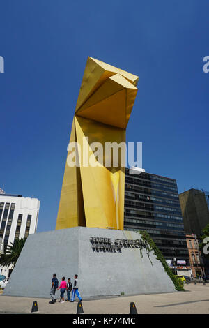 La Torre Caballito et Caballito (petit cheval) sculpture, Paseo de la Reforma, Mexico, Mexique. Il s'agit d'un travail par le sculpteur Sébastien, Banque D'Images