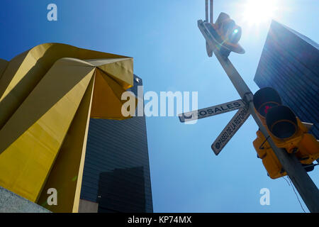 La Torre Caballito et Caballito (petit cheval) sculpture, Paseo de la Reforma, Mexico, Mexique. Il s'agit d'un travail par le sculpteur Sébastien, Banque D'Images