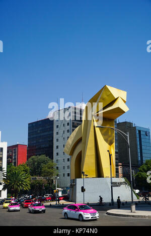 La Torre Caballito et Caballito (petit cheval) sculpture, Paseo de la Reforma, Mexico, Mexique. Il s'agit d'un travail par le sculpteur Sébastien, Banque D'Images