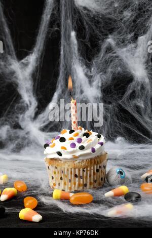 Sur un cupcake spider web Banque D'Images