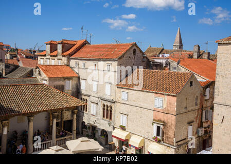 Vue depuis le clocher, Cathédrale de St Lawrence, la vieille ville de Trogir, Croatie Banque D'Images