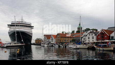 STAVANGER, Norvège, le 03 juillet 2010. Vue de la Reine Viktoria amarré au quai. Bateaux et port, couvert. Usage éditorial. Banque D'Images