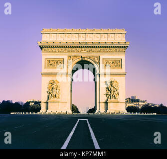 Arc de Triomphe à Paris, France, vue avant, tonique libre Banque D'Images