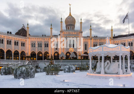 Décoration d'hiver au Palais mauresque dans les jardins de Tivoli, Copenhague, Danemark, 12 décembre 2017 Banque D'Images