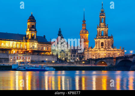 Vieille ville et nuit à l'île d'Elbe à Dresde, Allemagne Banque D'Images