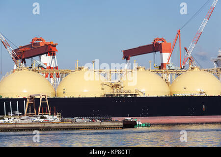 Fret GPL bateau amarré dans le port Banque D'Images