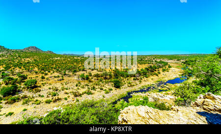 Vue aérienne de la zone entourant la Ge-Selati où elle rejoint la rivière Olifants River dans la partie nord de Kruger Park, Afrique du Sud Banque D'Images