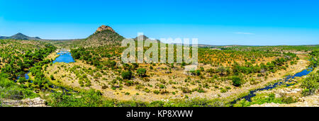 Panorama d'une vue aérienne de la zone entourant le Ge-Selati où elle rejoint la rivière Olifants River dans le parc Kruger, un grand jeu dans la réserve Banque D'Images