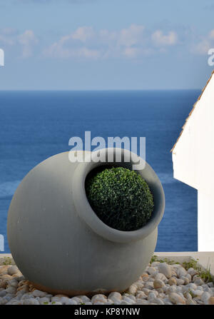 Amphora avec vue sur la mer Banque D'Images