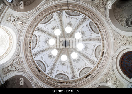 L'intérieur du dôme de St Michael's Gate à la Hofburg de Vienne, en Autriche, en Europe Banque D'Images