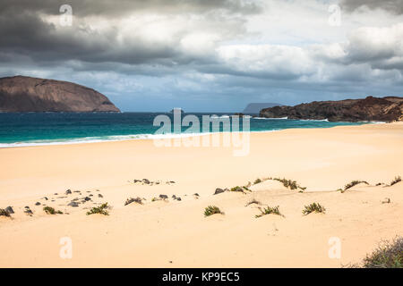 Une vue de la plage de las Conchas,une belle plage sur la graciosa,une petite île près de Lanzarote, Canaries,au milieu de l'océan atlantique. Banque D'Images