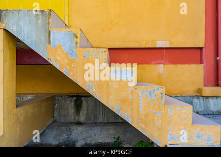 Grunge mur jaune texture background, Close up escalier ancien texture ciment Banque D'Images