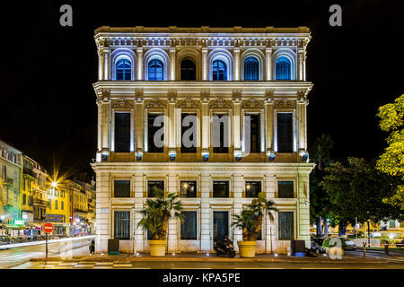 CANNES, FRANCE - 8 septembre 2015 : Hôtel de ville de Cannes - hight point de vue. Mairie de Cannes, France Banque D'Images