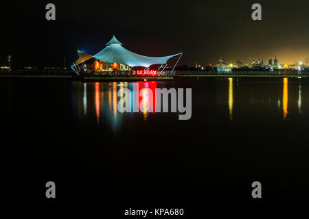 Jakarta, Indonésie - 16 mars 2016 : nuit vue sur plage Ancol à Jakarta. L'INDONÉSIE Banque D'Images