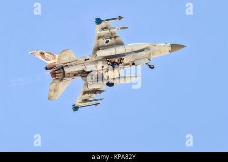 De l'air israélienne (IAF) General Dynamics F-16C en vol. Photographié à la "plage" 2017, un exercice d'entraînement aérien international organisé par Banque D'Images