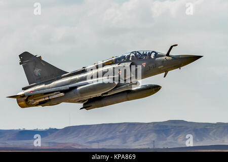 France Air Force Mirage 2000D en vol. Photographié à la "plage" 2017, un exercice d'entraînement aérien international organisé par l'armée de l'Air Israélienne Fo Banque D'Images