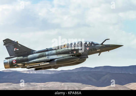 France Air Force Mirage 2000D en vol. Photographié à la "plage" 2017, un exercice d'entraînement aérien international organisé par l'armée de l'Air Israélienne Fo Banque D'Images