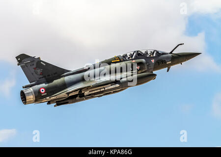 France Air Force Mirage 2000D en vol. Photographié à la "plage" 2017, un exercice d'entraînement aérien international organisé par l'armée de l'Air Israélienne Fo Banque D'Images