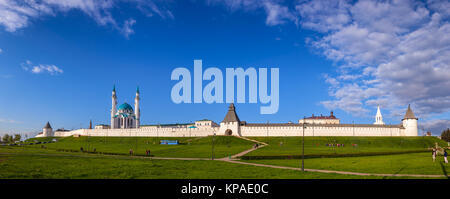 Vue panoramique du Kremlin de Kazan, Site du patrimoine mondial de l'UNESCO et du Tatarstan, la citadelle historique avec la mosquée Kul Sharif, l'une des plus grandes mosquée bleue Banque D'Images