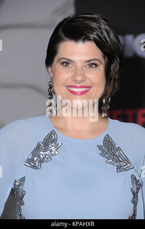 Westwood, CA, USA. 13 Décembre, 2017. 13 Décembre 2017 - Westwood, Californie - Rebekka Johnson. La ''Bright Netflix'' Los Angeles Premiere tenue au Regency Village Theatre de Westwood. Crédit photo : Birdie Thompson/AdMedia Crédit : Birdie Thompson/AdMedia/ZUMA/Alamy Fil Live News Banque D'Images