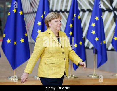 Bruxelles, Belgique. 14 Décembre, 2017. La chancelière allemande Angela Merkel arrive au siège de l'UE pour un Sommet européen à Bruxelles, Belgique, le 14 décembre 2017. Credit : Ye Pingfan/Xinhua/Alamy Live News Banque D'Images