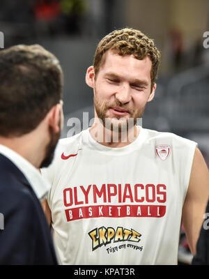 Bamberg, Allemagne. 14 Décembre, 2017. Deutschland, Bamberg, Brose Arena, 14.12.2017, Basketball - Euroleague - Brose Bamberg vs Olympiakos Le Pirée - Bild : c. lk. Ex Bamberger, Janis Strelnieks Olympiakos Le Pirée, (n° 13) Credit : Ryan Evans/Alamy Live News Banque D'Images