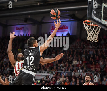 Bamberg, Allemagne. 14 Décembre, 2017. Deutschland, Bamberg, Brose Arena, 14.12.2017, Basketball - Euroleague - Brose Bamberg vs Olympiakos Le Pirée - Bild : c. lk. Jamel Mclean (l'Olympiacos Le Pirée, # 1), Maodo Lô (Brose Bamberg, # 12) Credit : Ryan Evans/Alamy Live News Banque D'Images