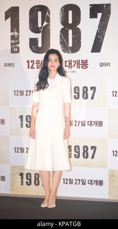 Kim Tae-ri, Dec 13, 2017 : l'actrice sud-coréen Kim Tae-ri assiste à une conférence de presse après une presse aperçu de son prochain film '1987 : Quand le jour vient' à Séoul, Corée du Sud. Historique Le film montre comment la mort de college student Park Jong-chul a suscité manifestations en faveur de la démocratie à l'échelle nationale en 1987 qui a changé l'histoire de la Corée du Sud. Credit : Lee Jae-Won/AFLO/Alamy Live News Banque D'Images