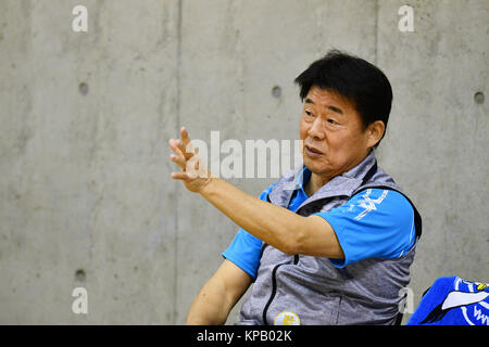 Akiyoshi Kawamoto, 15 décembre 2017 - Volley-ball : Toutes Japon match championnat féminin de volleyball de l'école secondaire Kinrankai entre Okayama 0-3 les mouettes au Tokyo Metropolitan Gymnasium, Tokyo, Japon. Credit : MATSUO.K/AFLO/Alamy Live News Banque D'Images