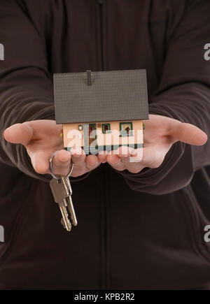 Communiqué de modèle, Haus und Schluessel in der Hand, Symbolbild Hauskauf - maison clé en main et Banque D'Images