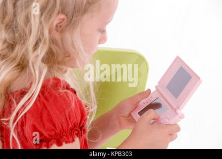 Communiqué de modèle, Maedchen mit Computerspiel - jeu fille avec l'ordinateur Banque D'Images