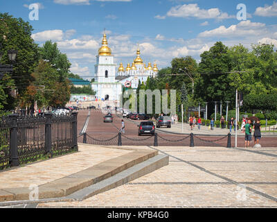 KIEV, UKRAINE - Juillet 8, 2017 : Rue de monastère Saint-michel-au-Dôme-dor.C'est une monastère à Kiev, la capitale de l'Ukraine. Banque D'Images