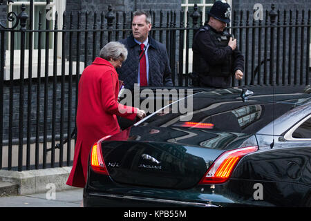 Londres, Royaume-Uni. 22 novembre, 2017. Premier ministre Theresa peut laisse 10 Downing Street pour l'annonce du budget par le Chancelier de l'Échiquier Philip Banque D'Images