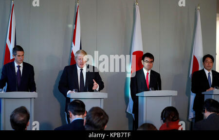 (De gauche à droite) Le secrétaire à la défense, Gavin Williamson, Ministre des affaires étrangères, Boris Johnson, le Ministre japonais des affaires étrangères Taro Kono japonais et le ministre de la Défense Itsunori Onodera lors d'une conférence de presse à la National Maritime Museum de Greenwich, Londres. Banque D'Images