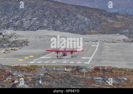 L'atterrissage à Ilulissat, Groenland AIR DHC-8-200 OY-GRK. Banque D'Images