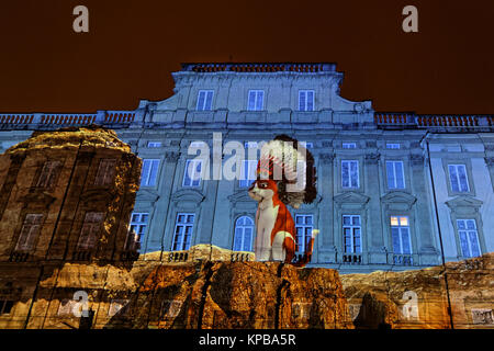 LYON, FRANCE, le 8 décembre 2017 : Festival des lumières à Lyon. Pour 4 nuits, différents artistes s'allument en bâtiments, rues de mélanger poésie, splendeur o Banque D'Images