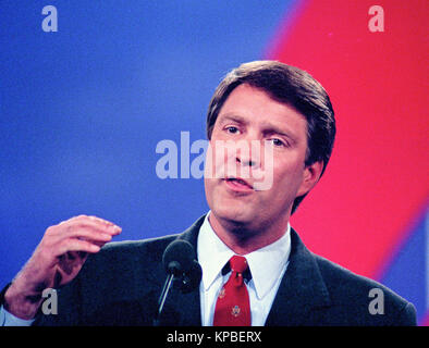 États-unis le sénateur Bill Frist (républicain du Tennessee) prend la parole lors de la Convention nationale républicaine de 1996 au San Diego Convention Center de San Diego, Californie le 13 août 1996. Credit : Ron Sachs / CNP /MediaPunch Banque D'Images