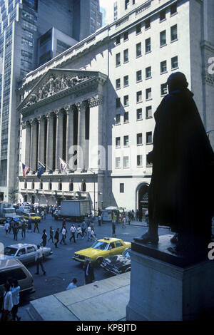 Historique STATUE 1987 WASHINGTON WALL STREET STOCK EXCHANGE BUILDING MANHATTAN NEW YORK USA Banque D'Images