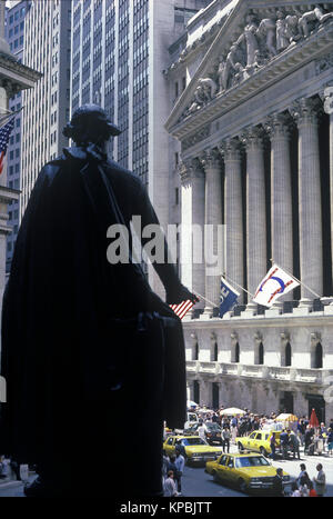 Historique STATUE 1987 WASHINGTON WALL STREET STOCK EXCHANGE BUILDING MANHATTAN NEW YORK USA Banque D'Images