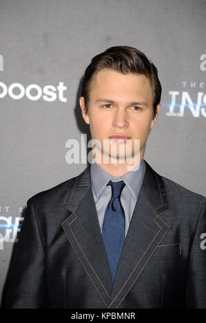 NEW YORK, NY - 16 mars : Ansel Elgort assiste à la série 'l' insurgé divergentes : New York première mondiale au Ziegfeld Theatre le 16 mars 2015 à New York City People : Ansel Elgort Banque D'Images